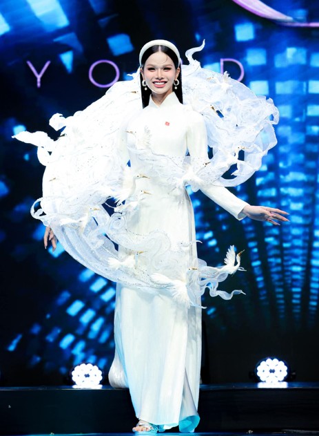 Hà Tâm Như of Vietnam in her national costume.