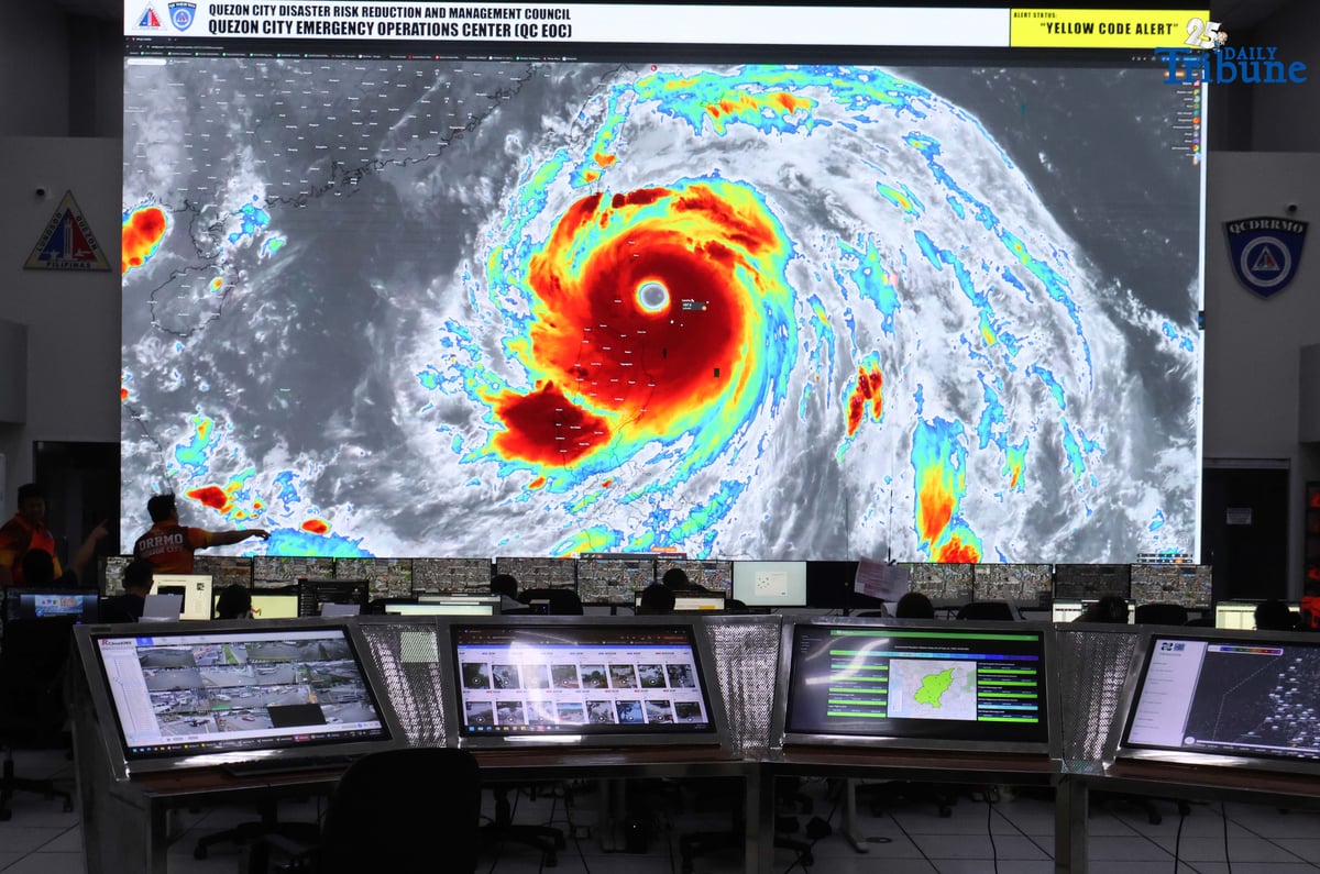 (September 22 2025) Quezon City Disaster Risk Reduction and Management Council personnel monitor the movement of super typhoon “Nando” at the QC Operations Center on Monday, September 22, 2025. The Philippine Atmospheric, Geophysical, and Astronomical Services Administration (PAGASA) warns the public for possible floods, landslides, and storm surges as super typhoon Nando brings moderate to torrential rains while enhancing the southwest monsoon or habagat. Photo/Analy Labor