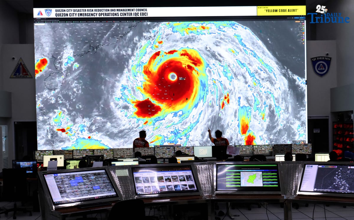 (September 22 2025) Quezon City Disaster Risk Reduction and Management Council personnel monitor the movement of super typhoon “Nando” at the QC Operations Center on Monday, September 22, 2025. The Philippine Atmospheric, Geophysical, and Astronomical Services Administration (PAGASA) warns the public for possible floods, landslides, and storm surges as super typhoon Nando brings moderate to torrential rains while enhancing the southwest monsoon or habagat. Photo/Analy Labor