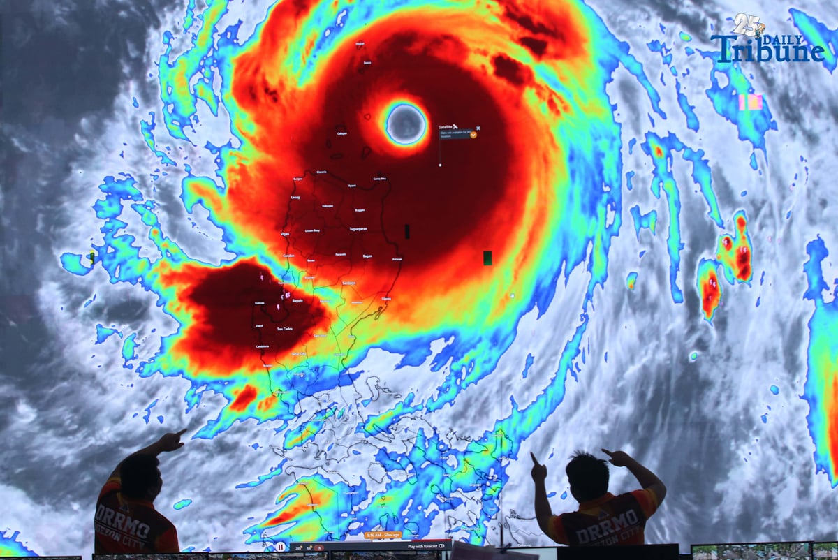 (September 22 2025) Quezon City Disaster Risk Reduction and Management Council personnel monitor the movement of super typhoon “Nando” at the QC Operations Center on Monday, September 22, 2025. The Philippine Atmospheric, Geophysical, and Astronomical Services Administration (PAGASA) warns the public for possible floods, landslides, and storm surges as super typhoon Nando brings moderate to torrential rains while enhancing the southwest monsoon or habagat. Photo/Analy Labor