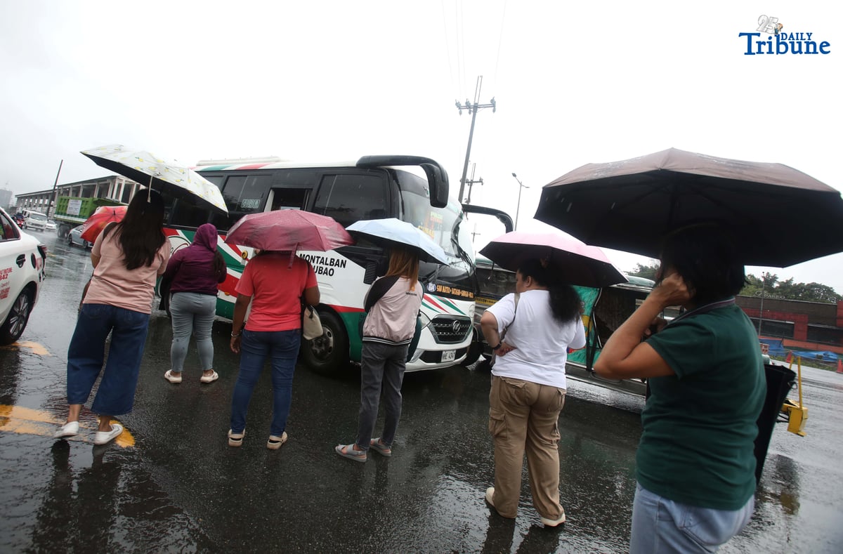 (September 23 2025) Commuters used umbrella to protect them selves from the rain brought by super typhoon Nando, while waiting a public transport along Commonwealth in Quezon City on Tuesday September 23 2025. Photo/Analy Labor