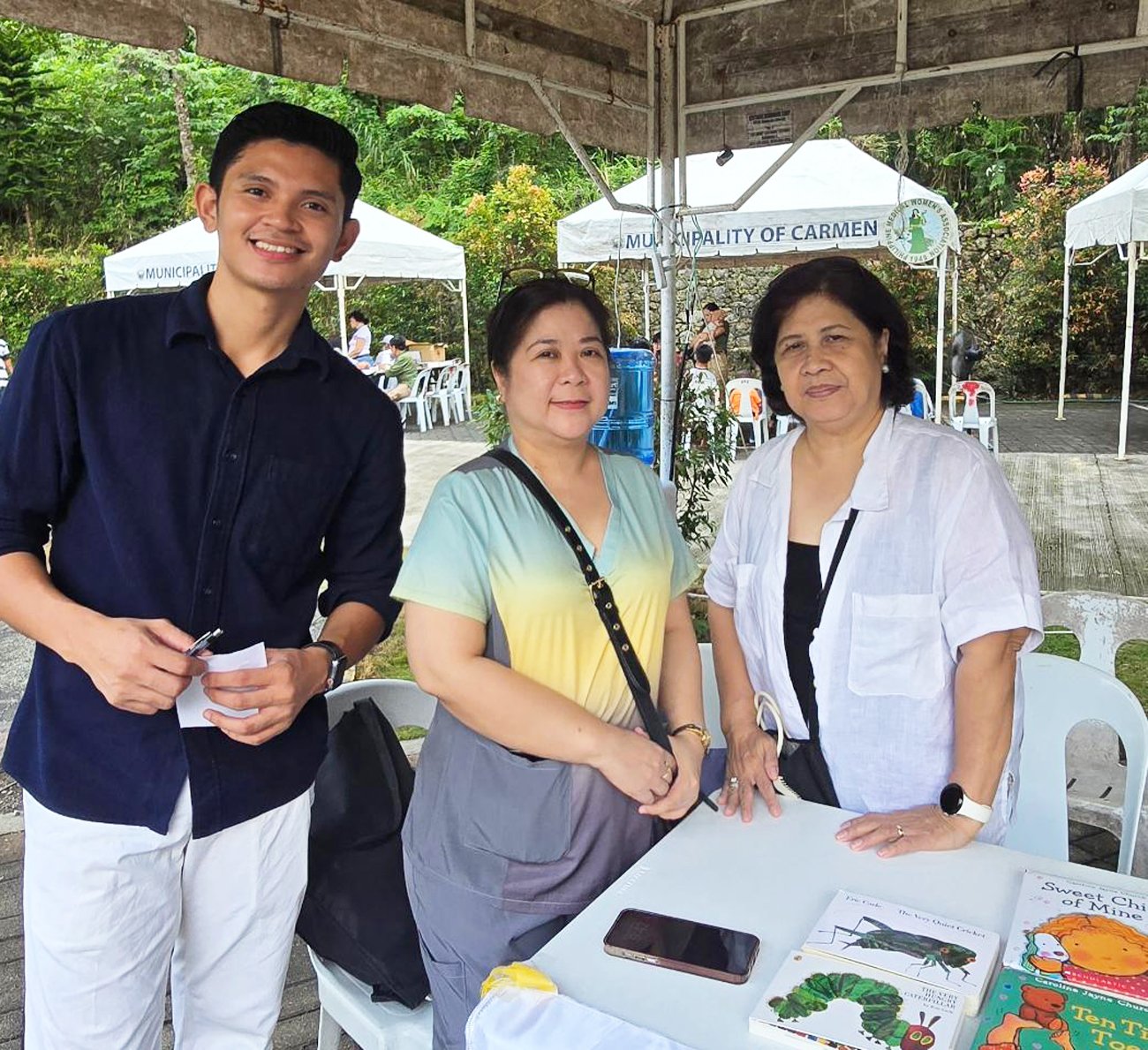 Grace Joy Avila of PMWA with Unilab’s Dave Ricablanca and Joy Santillan.