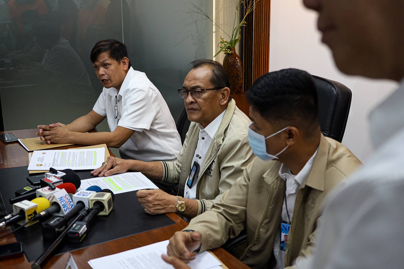 National Bureau of Investigation Director Jaime Santiago presents to the media three individuals arrested for allegedly selling unauthorized internet services online during a press conference in Pasay City on Tuesday, 23 September 2025.

The NBI-Cybercrime Division apprehended suspects Vanesa Vasquez, Philip Nino Mercado, and Joshua Fernandez Lictan in two separate operations in General Trias City, Cavite, and Naguilian, La Union. They allegedly offered services such as reactivation of disconnected internet services, bandwidth enhancement for subscribers, modem support, connection for new subscribers, and speed boosting for existing customer connections, all without the authorization of the internet service provider, according to the NBI.