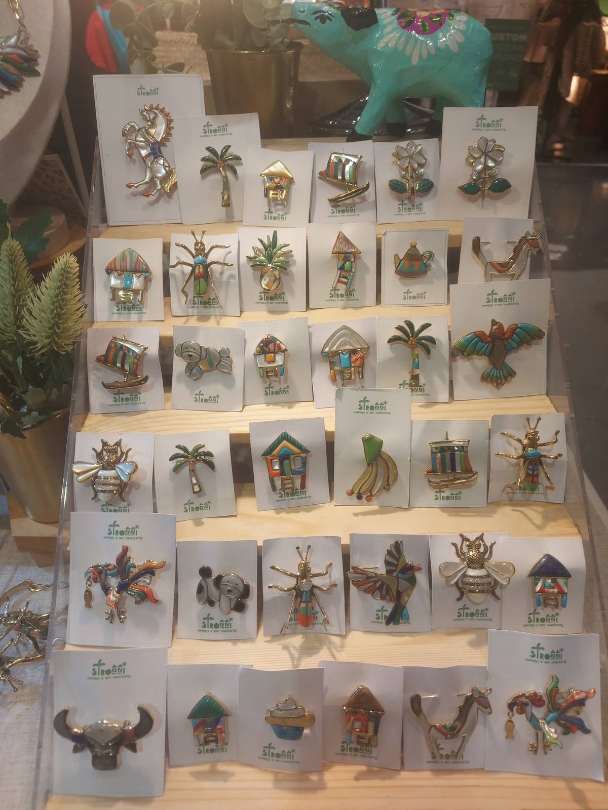 BROOCHES