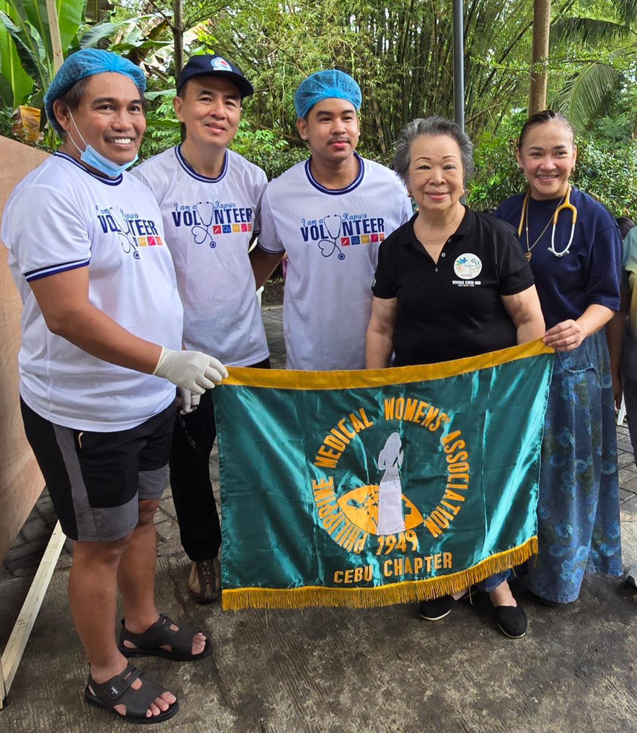 Dr. Vivina Yrastorza with dentists Drs. Buenaventura Fano, Llyod Dabon, Harmie Bodaje and Nathalie Hernaez, Cebu chapter president.