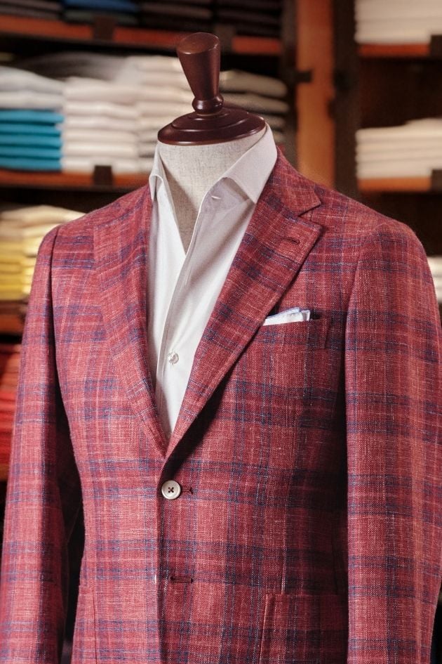 Ascot collar on mannequin.