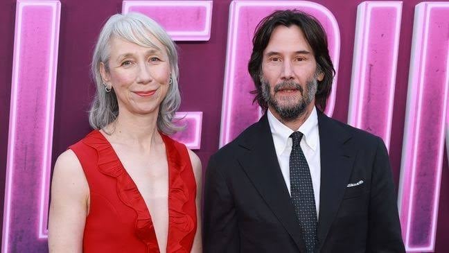 Keanu Reeves shuts down marriage rumors
