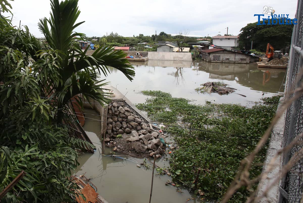 (September 23 2025) Workers from the contractors of Department of Public Works and Highways (DPWH) Bulacan 1st District Engineering Office (DEO) were seen busy working the concrete laying on the riverbank protection structure along a river at Barangay Santa Cruz in Guiguinto, Bulacan on Friday September 19 2025. At the senate hearing held on Tuesday September 23 2025, former assistant district engineer Brice Hernandez said, From at least 2019 to 2025, or for the last six years, all Department of Public Works and Highways (DPWH) projects in the first district of Bulacan have been substandard, or at the very least “under-designed,” Photo/Analy Labor