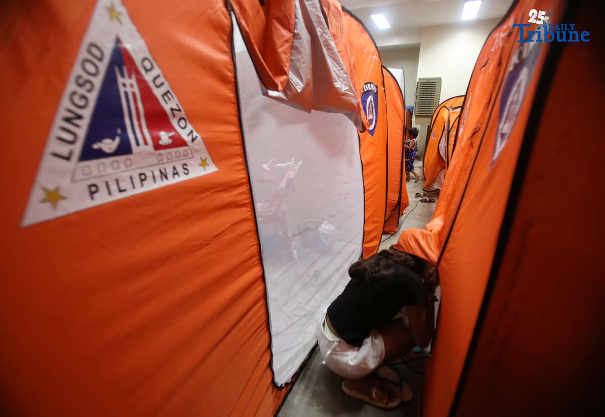 (September 23 2025) Families resident near the creek at Roxas District in Quezon City sought temporary shelter at the Roxas District Evacuation Center in Quezon City on Tuesday, September 23, 2025, following the Quezon City government’s order for pre-emptive evacuation in flood-prone areas due to Super Typhoon “Nando.” Photo/Analy Labor