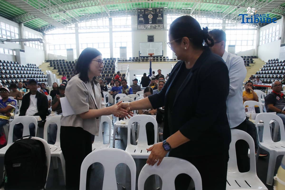 First Secretary and Health Attaché of the Embassy of Japan, Dr. Fumiko Aoki, speaks during the Project E-Code: Dengue Lay Forum in Mandaluyong City. The event, attended by Mandaluyong City Mayor Menchie Abalos, DOH-NCR Regional Director Dr. Lester Tan, and barangay stakeholders, focused on combating dengue through public education and community engagement.