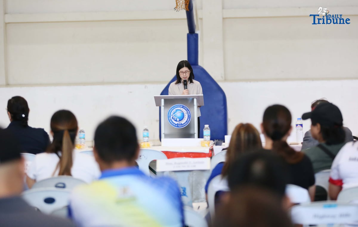 First Secretary and Health Attaché of the Embassy of Japan, Dr. Fumiko Aoki, speaks during the Project E-Code: Dengue Lay Forum in Mandaluyong City. The event, attended by Mandaluyong City Mayor Menchie Abalos, DOH-NCR Regional Director Dr. Lester Tan, and barangay stakeholders, focused on combating dengue through public education and community engagement.
