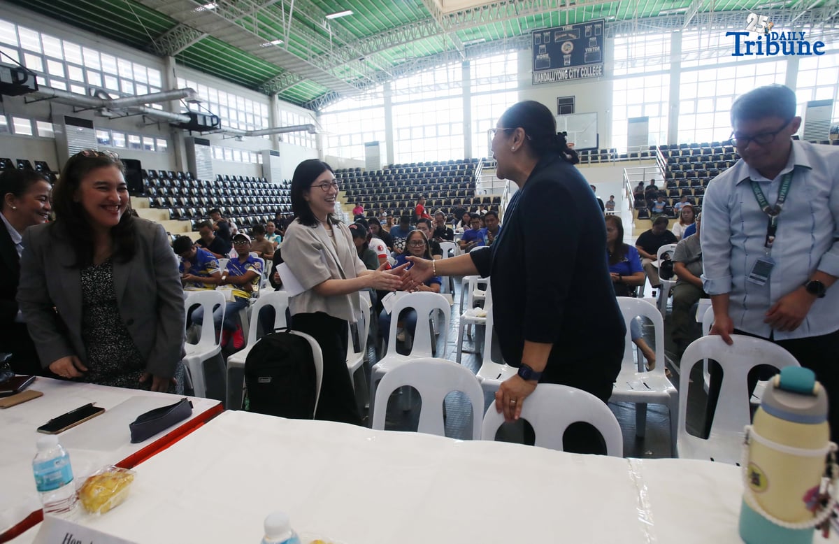 First Secretary and Health Attaché of the Embassy of Japan, Dr. Fumiko Aoki, speaks during the Project E-Code: Dengue Lay Forum in Mandaluyong City. The event, attended by Mandaluyong City Mayor Menchie Abalos, DOH-NCR Regional Director Dr. Lester Tan, and barangay stakeholders, focused on combating dengue through public education and community engagement.