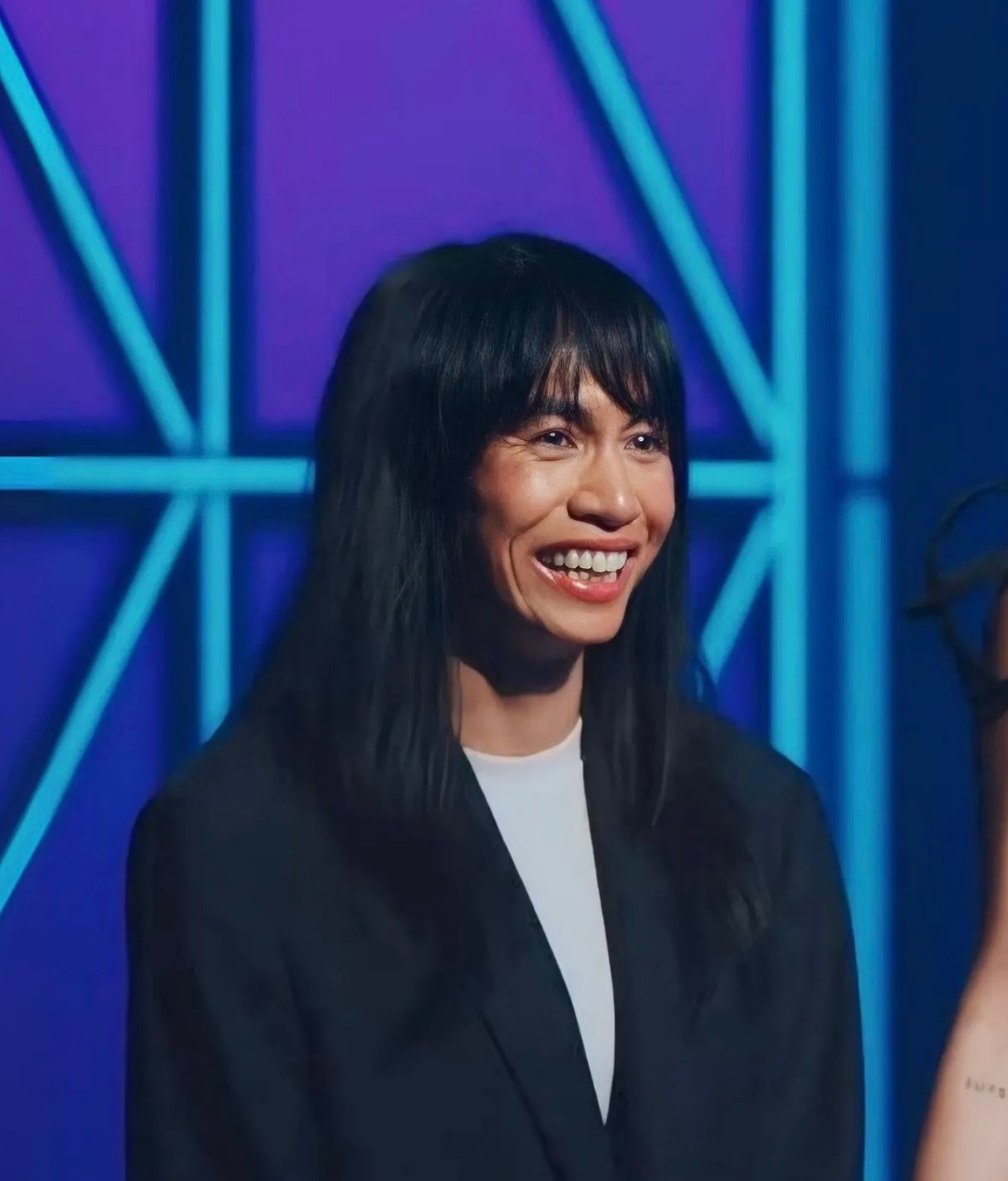 Veejay Floresca becomes first transgender Filipino to win ‘Project Runway’