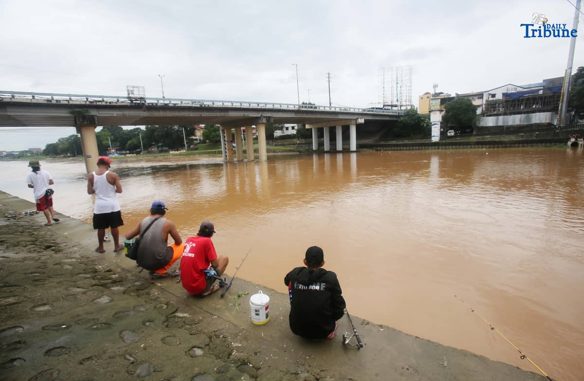 People were seen fishing along the Marikina River at Marikina River Park on Friday, September 26, 2025, as Typhoon Opong weakened into a severe tropical storm.
Opong, previously classified as a typhoon, was downgraded by PAGASA, which warned the public to remain on alert for possible hazards, including floods, landslides, and storm surges.