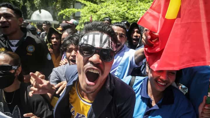 East Timor scraps lifetime pensions after protests