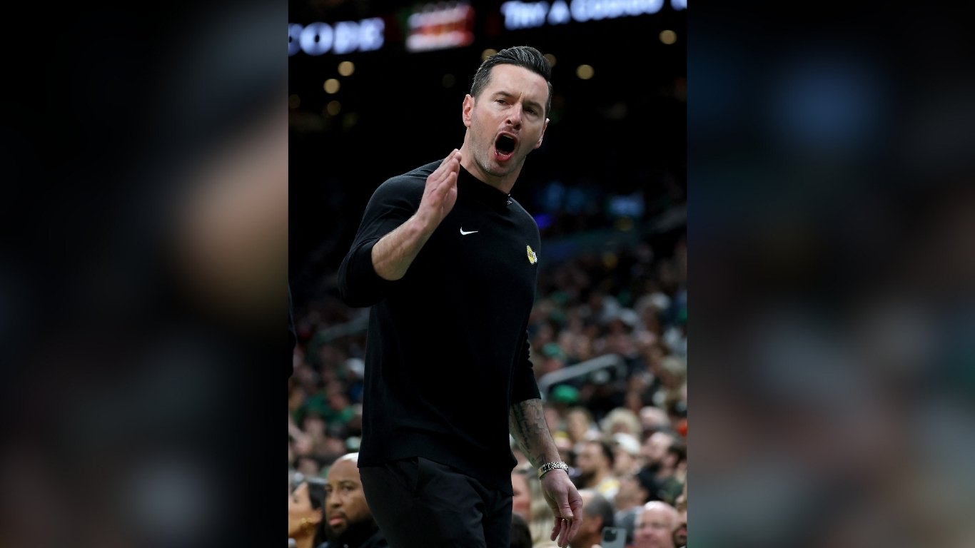 Lakers extend Reddick contract