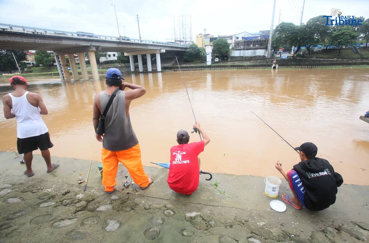 People were seen fishing along the Marikina River at Marikina River Park on Friday, September 26, 2025, as Typhoon Opong weakened into a severe tropical storm.
Opong, previously classified as a typhoon, was downgraded by PAGASA, which warned the public to remain on alert for possible hazards, including floods, landslides, and storm surges.