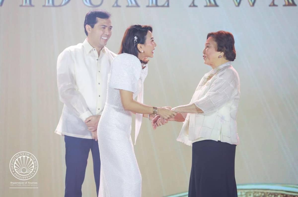 Alejandra ‘Dading’ Clemente, founder of Rajah Tours Philippines, is honored as one of the winners of the individual Philippine Tourism Pillar awards.