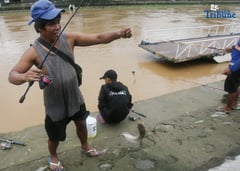 Marikina River fishing amid 'Opong’s' weakening