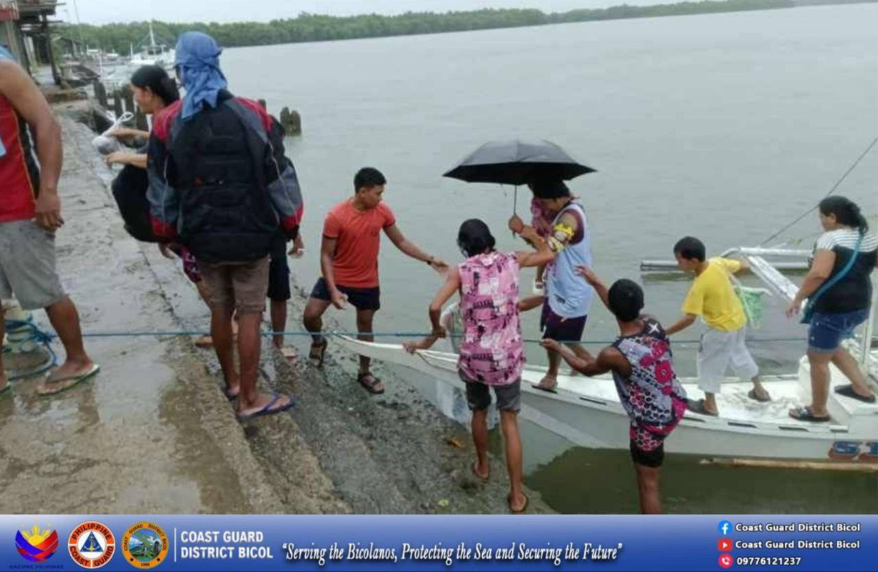 215K evacuated as 'Opong' hits Bicol