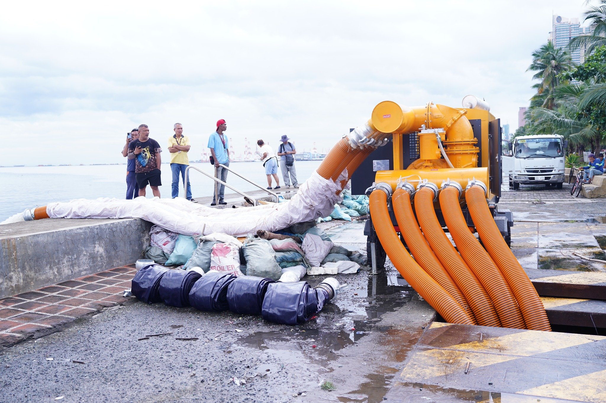 MMDA deploys six mobile flood pumps