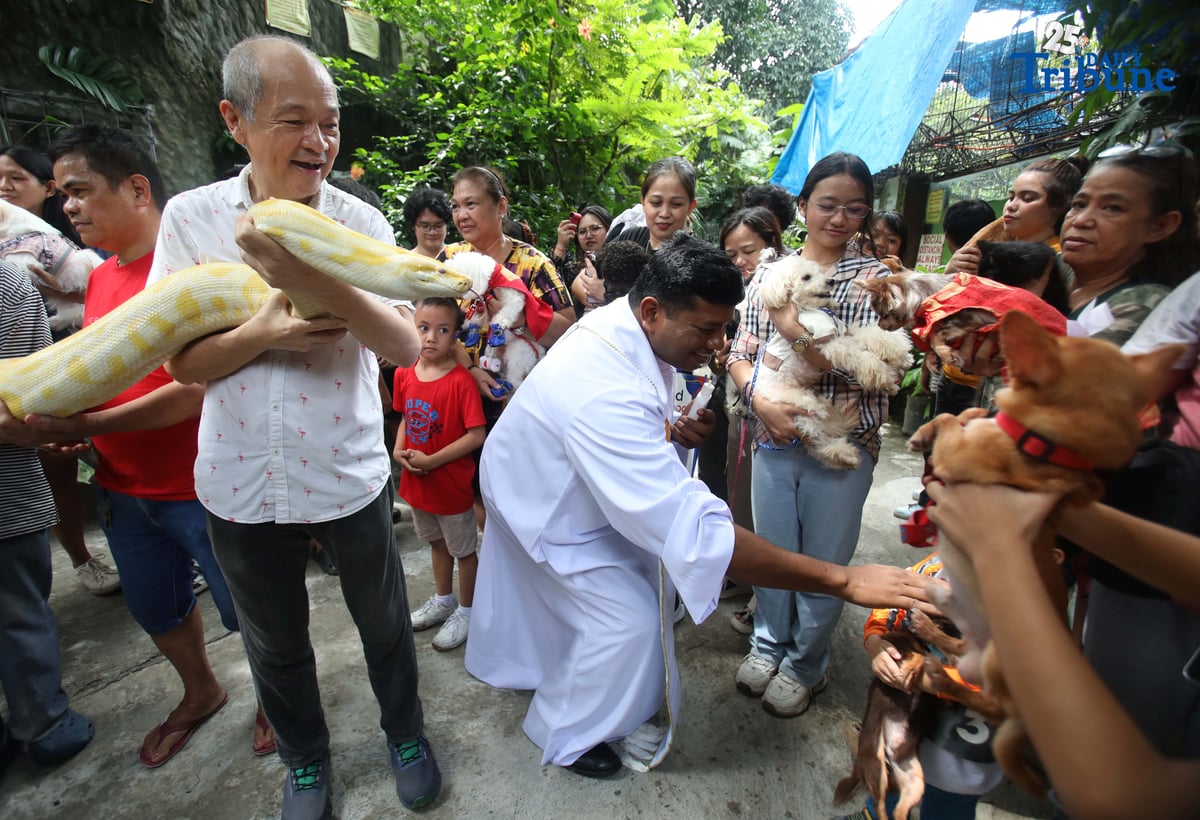 Malabon Zoo founder Manny Tangco and pet owners joined a blessing ceremony in advance celebration of World Animal Day and the Feast of St. Francis of Assisi at Malabon Zoo on Saturday, September 27, 2025. Participants also availed of free vaccinations, deworming, and activities promoting responsible pet ownership and love for animals. Families toured the zoo, learned more about wildlife care, and joined the call to reconnect with nature.