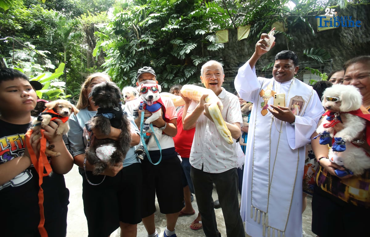 Malabon Zoo founder Manny Tangco and pet owners joined a blessing ceremony in advance celebration of World Animal Day and the Feast of St. Francis of Assisi at Malabon Zoo on Saturday, September 27, 2025. Participants also availed of free vaccinations, deworming, and activities promoting responsible pet ownership and love for animals. Families toured the zoo, learned more about wildlife care, and joined the call to reconnect with nature.
