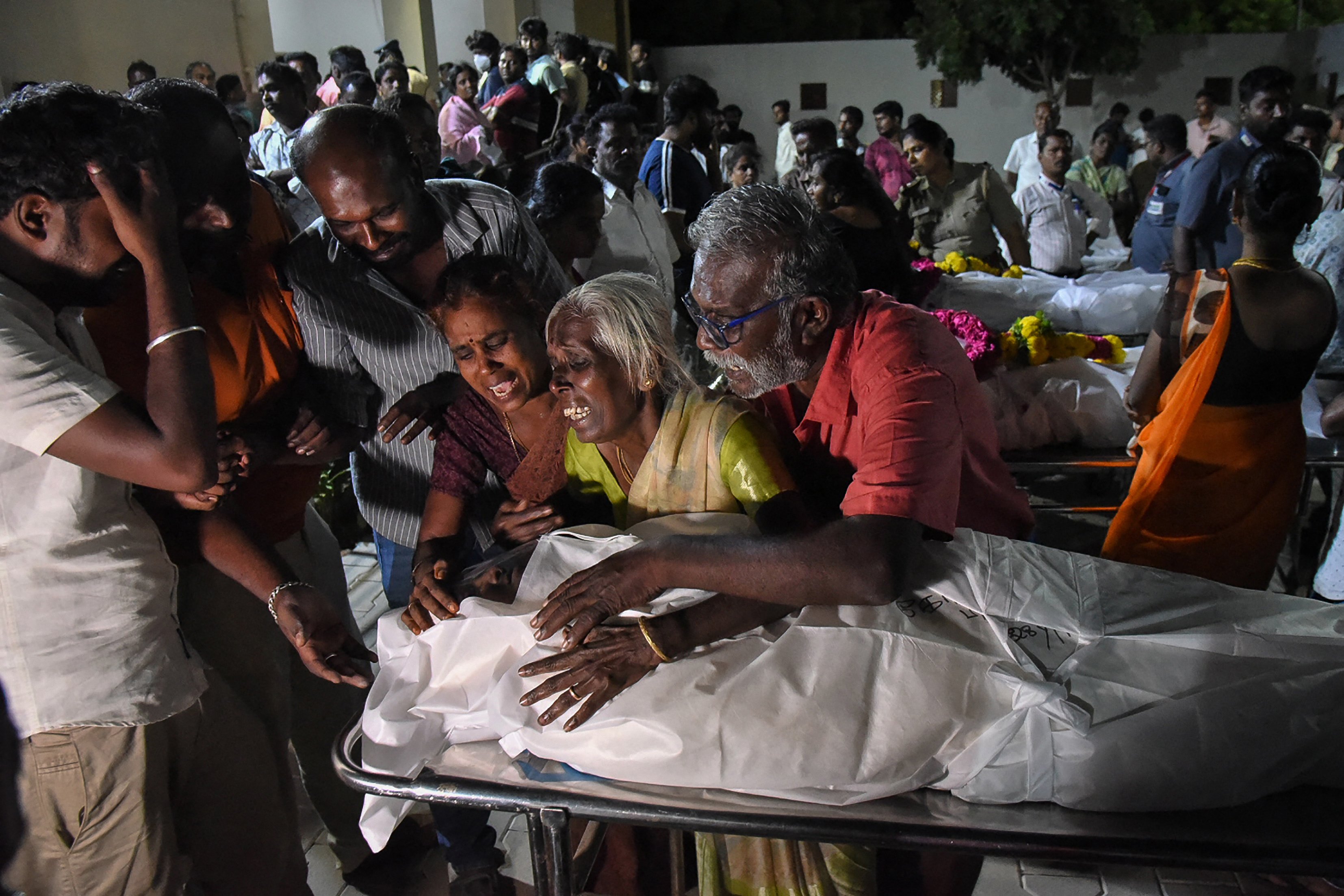 India rally stampede kills 39