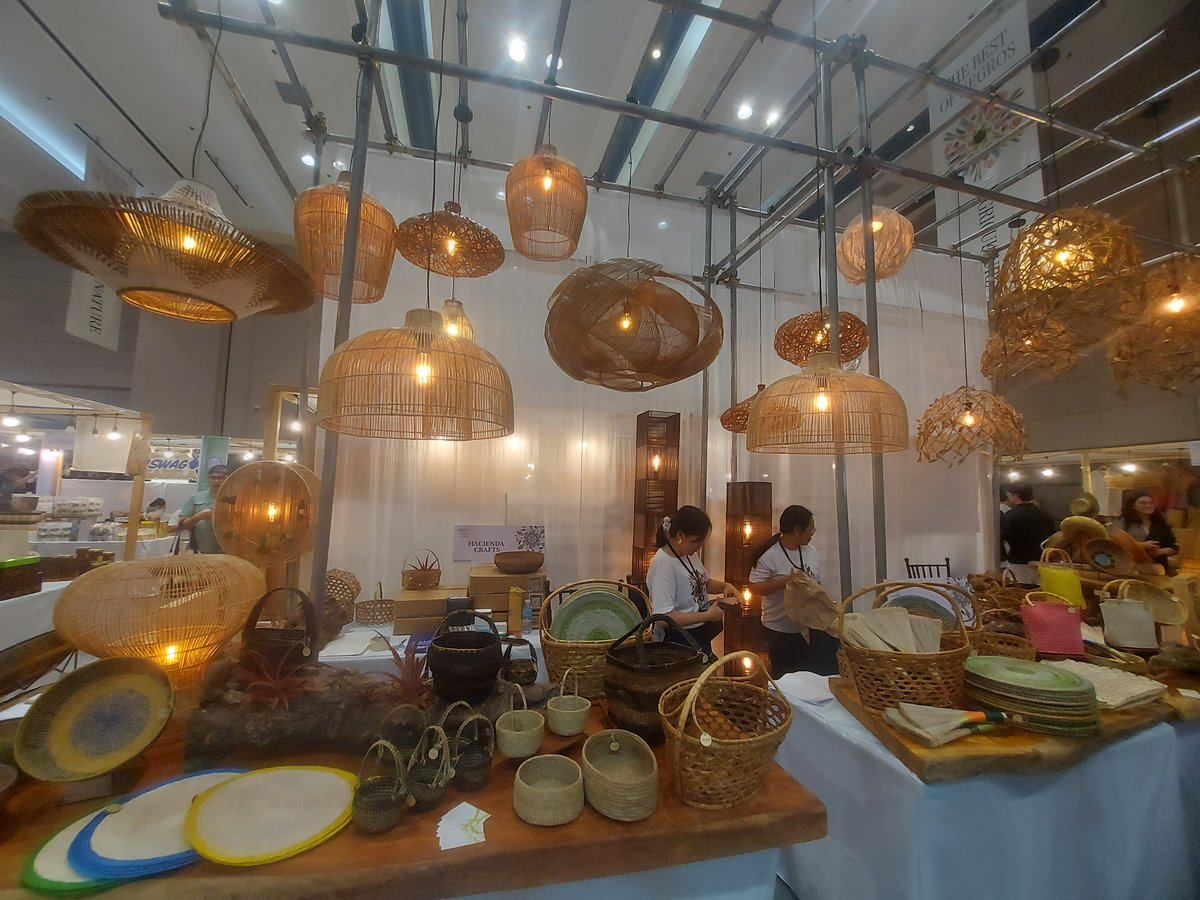 Home decors made of indigenous materials like cogon, nipa, buri and abaca.