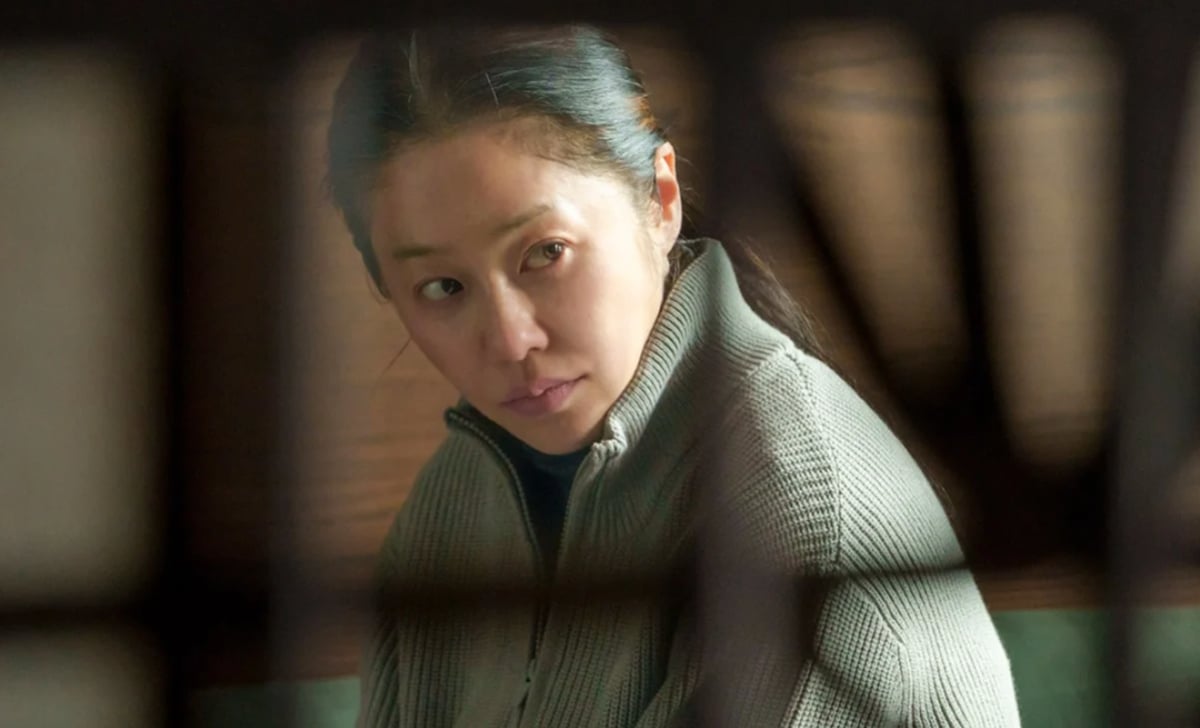 Go Hyun Jung as Jung Yi-shin.
