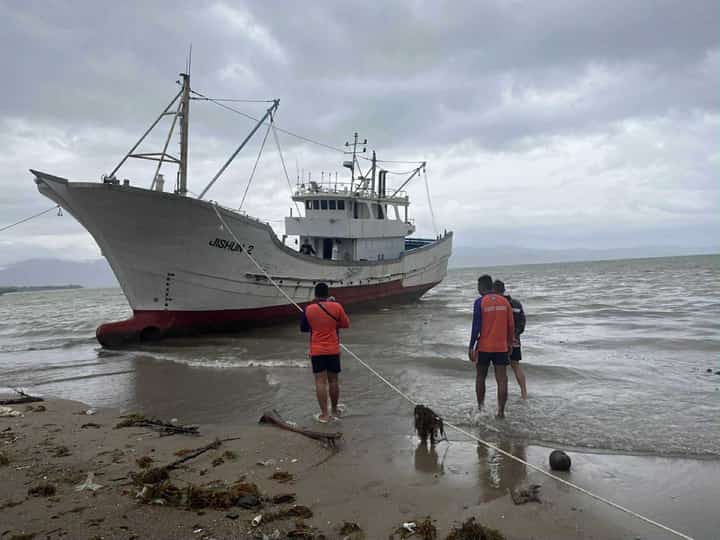 A fishing vessel runs aground just 10 meters from the shoreline of Sitio Pamustusin in Barangay Harrison, Paluan, Occidental Mindoro. The Philippine Coast Guard has been closely monitoring the situation involving the vessel FV JISHUN 2.