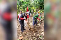 ABOITIZ Foundation president Ginggay Hontiveros-Malvar (left) and Buot-Taup barangay captain Rosalita Callino lead the planting of bamboo seedlings along the Mananga River in Cebu during World Bamboo Day on 18 September.