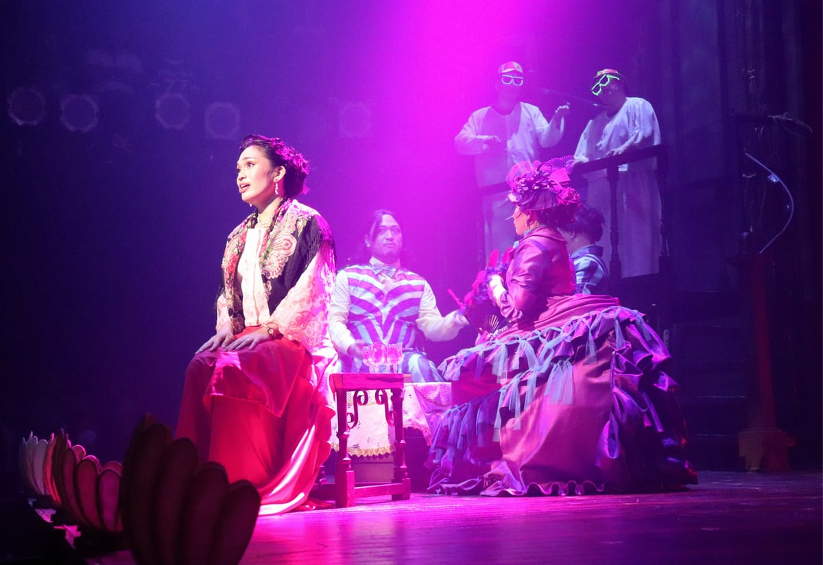 Julia sits torn between duty and desire in a scene with her mother Juana and Don Tadeo .