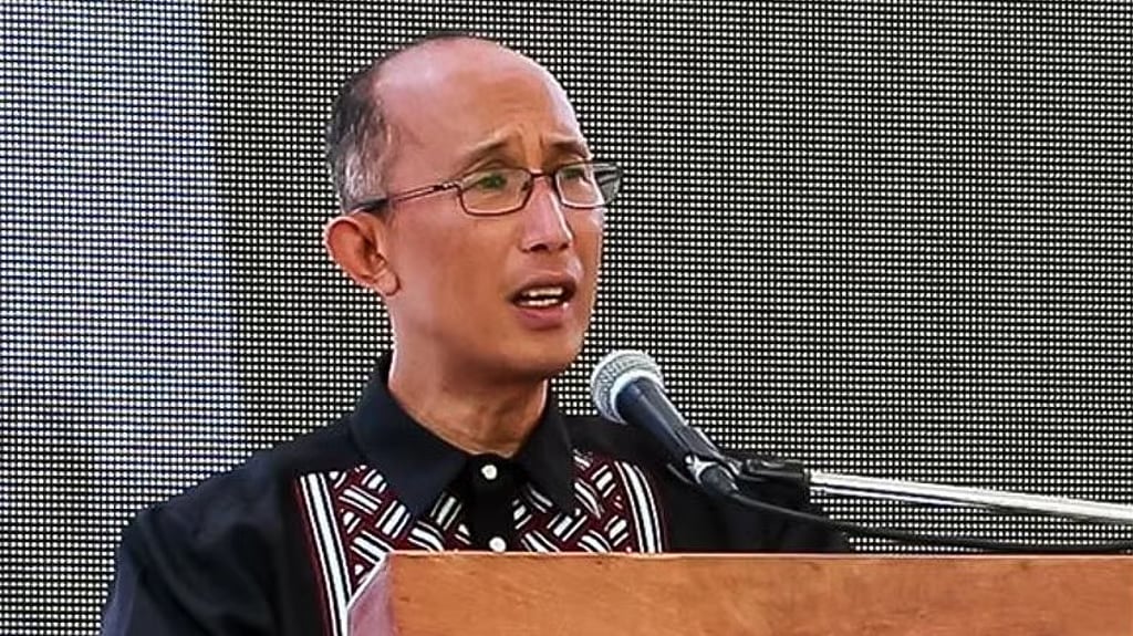 Magalong exits with a joke; Azurin takes over