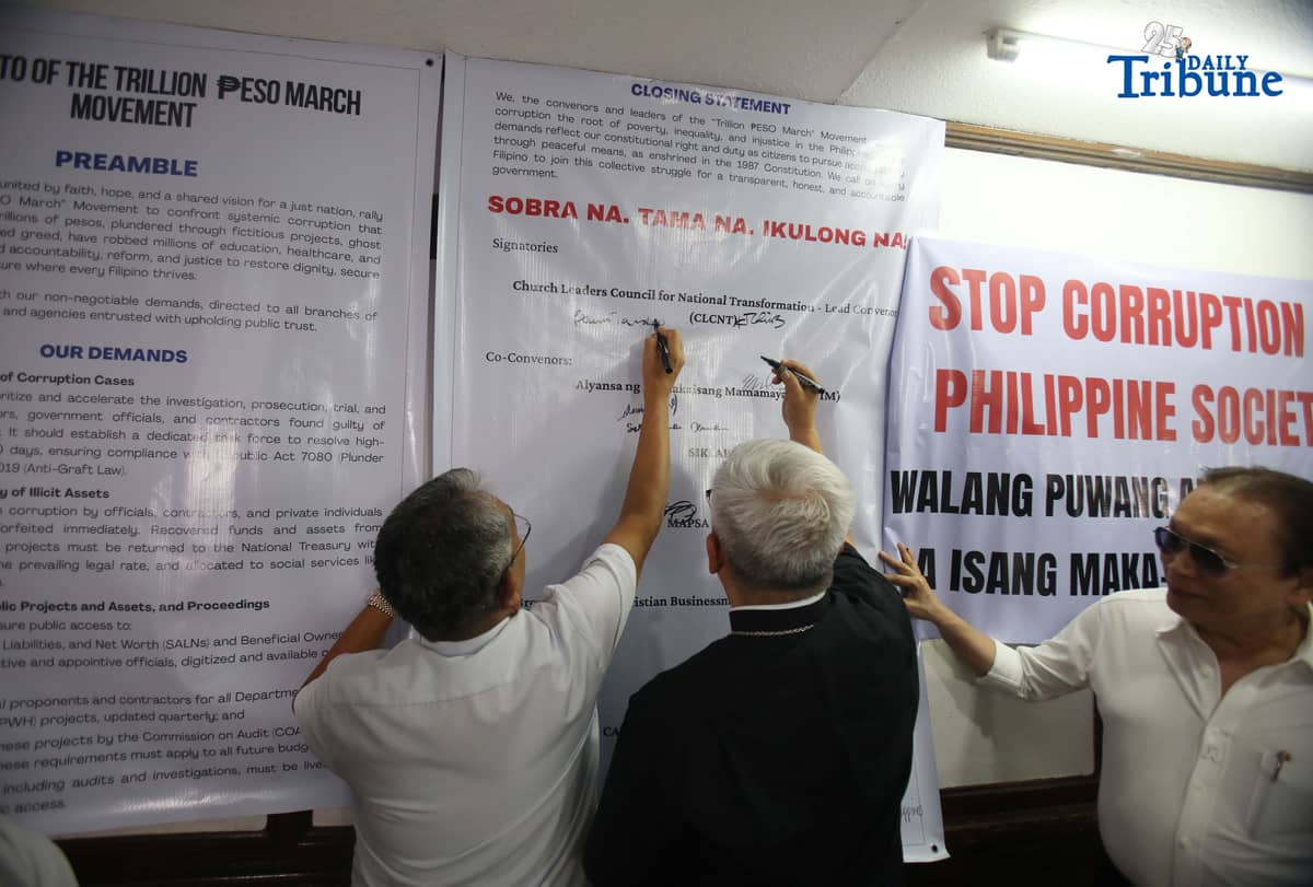 (Oct. 1, 2025) Church leaders led by Caritas Philippines President Bishop Jose Colin Bagaforo of Kidapawan and Evangelical Churches of the Philippines Bishop Efraim Tendero sign a manifesto against massive corruption during the launch of the Trillion Peso March Movement at Club Filipino, San Juan.