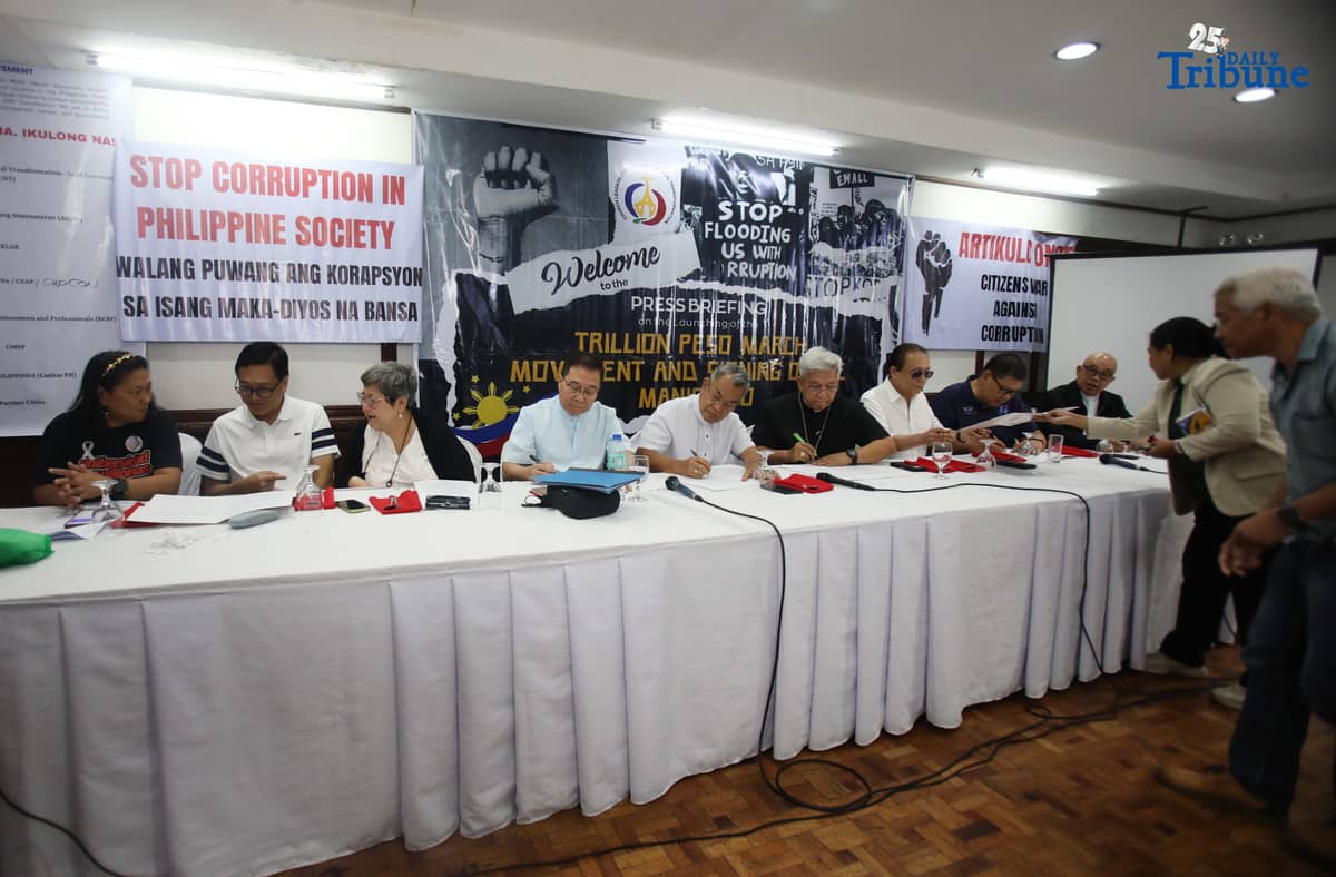 (Oct. 1, 2025) Church leaders led by Caritas Philippines President Bishop Jose Colin Bagaforo of Kidapawan and Evangelical Churches of the Philippines Bishop Efraim Tendero sign a manifesto against massive corruption during the launch of the Trillion Peso March Movement at Club Filipino, San Juan.