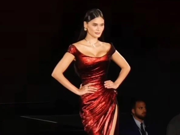 Pia Wurtzbach returns to L’Oréal Runway at Paris Fashion Week
