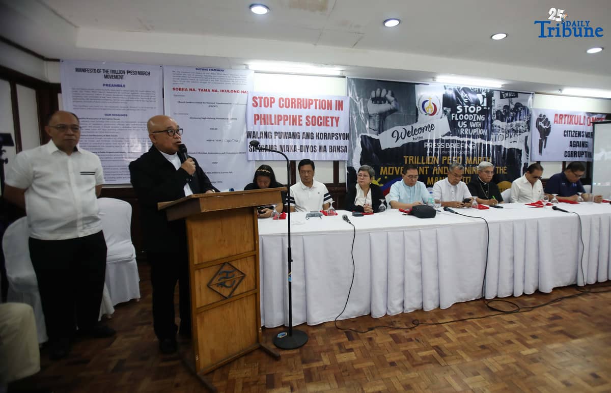 (Oct. 1, 2025) Church leaders led by Caritas Philippines President Bishop Jose Colin Bagaforo of Kidapawan and Evangelical Churches of the Philippines Bishop Efraim Tendero sign a manifesto against massive corruption during the launch of the Trillion Peso March Movement at Club Filipino, San Juan.