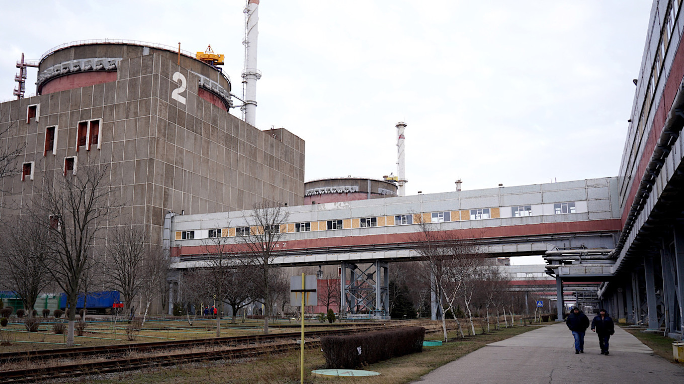 ‘No immediate danger’ at Ukraine nuclear plant after power loss