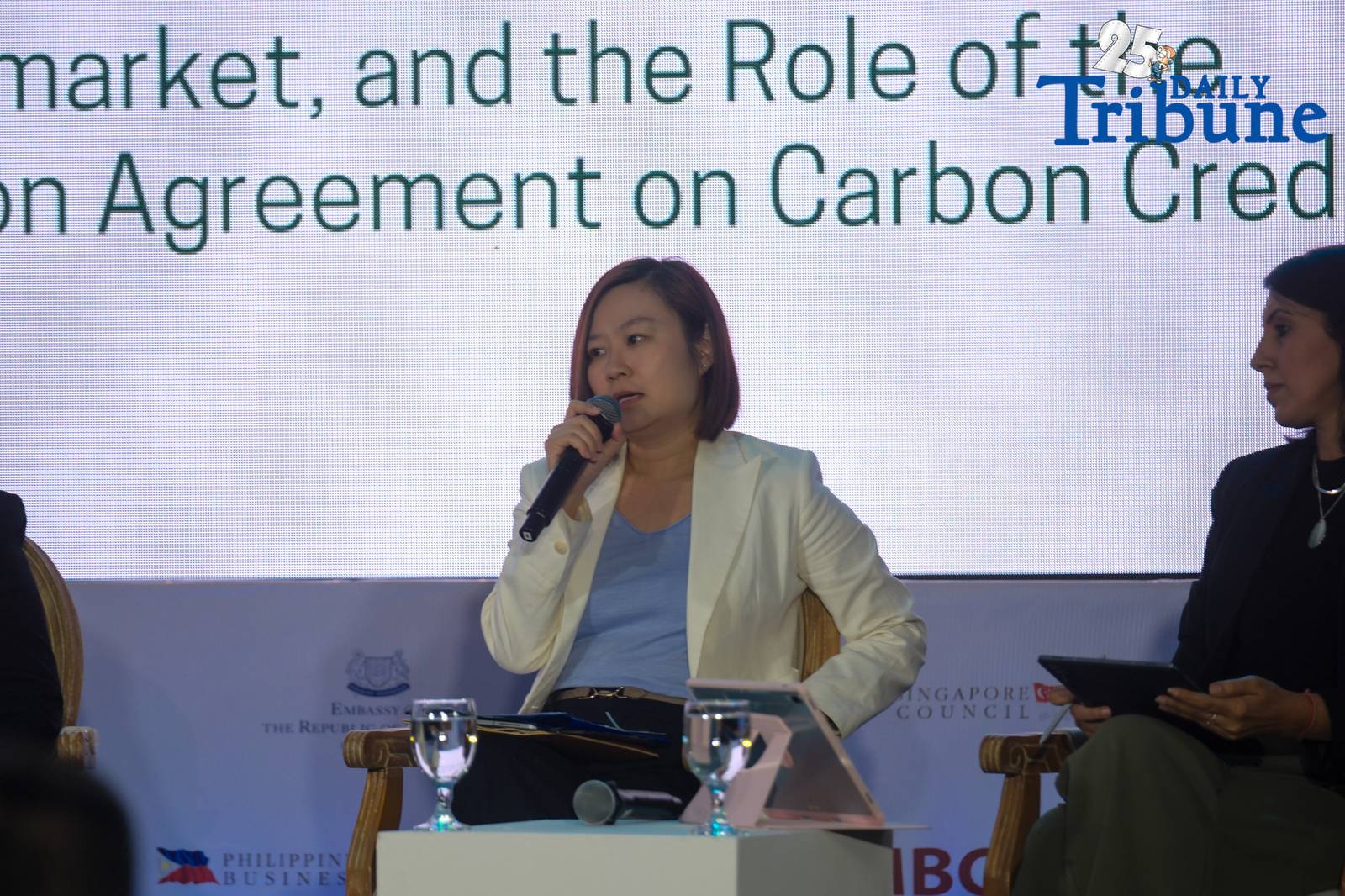 Augusto Zobel de Ayala, Vice Chairman of the Makati Business Club (MBC) and Chairman of the Philippines–Singapore Business Council, welcomed participants to the High-Level Forum on Carbon Credits on October 2, 2025, at the Ayala Museum in Makati City.
 


The forum, hosted by the MBC, brought together policymakers, industry leaders, and experts to examine the current state of carbon markets and the growing Philippines–Singapore partnership under Article 6 of the Paris Agreement.


A key backdrop to the discussion was the August 2024 Memorandum of Understanding (MOU) on carbon credits cooperation, witnessed by Singapore President Tharman Shanmugaratnam and Philippine President Ferdinand R. Marcos Jr.
This MOU marked both countries’ commitment to developing a credible, high-integrity carbon market in the region.
Following the MOU, the Philippines and Singapore began negotiating an Implementation Agreement to enable the generation and transfer of carbon credits from mitigation projects in the Philippines.


Panel Discussion 1: Building the Philippine Carbon Market and the Role of the Philippines–Singapore Implementation Agreement featured Congressman Jose Manuel Alba, DENR Undersecretary Analiza Rebuelta-Teh, DOE Undersecretary Felix William Fuentebella, Singapore MTI Director Fam Wee Wei, and ADB Senior Market Development Advisory Specialist Ruchika Saluja.
This panel explored the legislative, regulatory, and regional frameworks needed to strengthen the Philippine carbon market while aligning with international standards.


Panel Discussion 2: Navigating the Philippine Landscape of the Carbon Market highlighted private sector and NGO perspectives.
Speakers included MBC Trustee Lito Tayag, ACEN President and CEO Eric Francia, Arkadiah CEO Reuben Lai, GenZero Investment Director Antoinette Li, and WWF Global Lead for Carbon Finance and Markets Taskforce Rueban Manokara.
This session emphasized the role of businesses, investors, and civil society in shaping market integrity, financing low-carbon transitions, and creating sustainable opportunities.


PHOTOS BY YUMMIE DINGDING