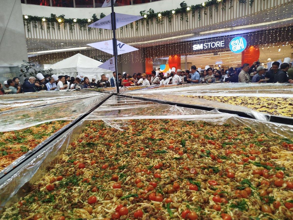 A 28 feet diameter pan of pasta varieties was served by member establishments of the Hotel and Restaurant Association of Baguio (HRAB) at the Atrium of SM City Baguio on October 2, 2025 marking the opening of the 18th Hotel, Restaurant and Tourism (HRT) Month. Photo by Aldwin Quitasol