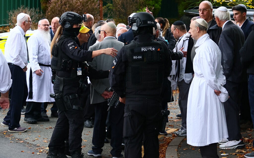 UK synagogue attacker shot dead after killing 2, injuring 3