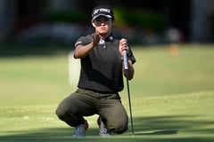 Iwai fires 64, grabs LPGA lead