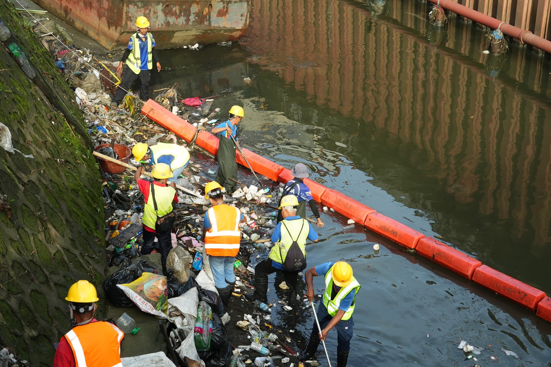MMDA, QC LGU hold ‘Bayanihan sa Estero’ at Lagarian Creek
