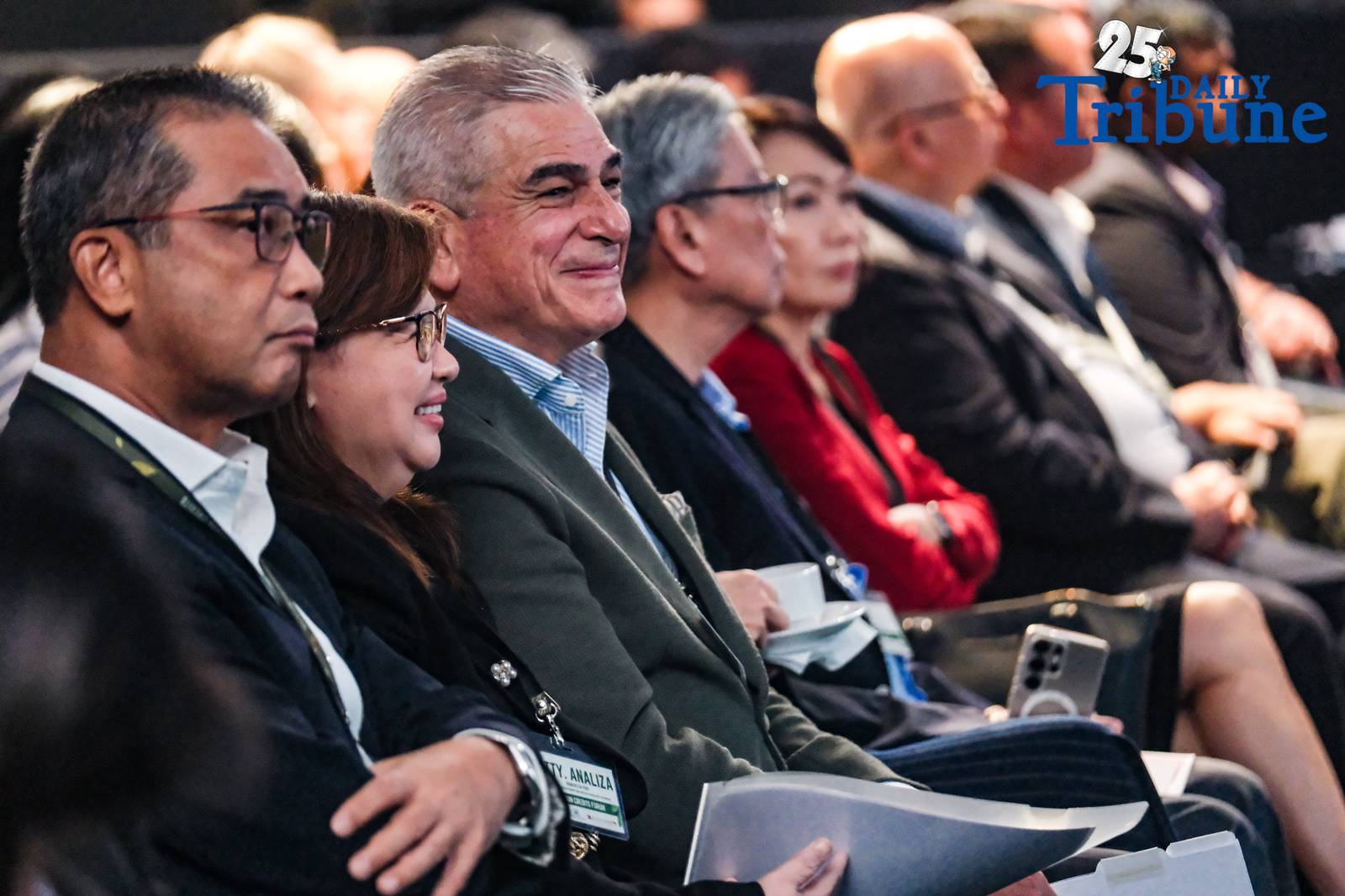 Augusto Zobel de Ayala, Vice Chairman of the Makati Business Club (MBC) and Chairman of the Philippines–Singapore Business Council, welcomed participants to the High-Level Forum on Carbon Credits on October 2, 2025, at the Ayala Museum in Makati City.
 


The forum, hosted by the MBC, brought together policymakers, industry leaders, and experts to examine the current state of carbon markets and the growing Philippines–Singapore partnership under Article 6 of the Paris Agreement.


A key backdrop to the discussion was the August 2024 Memorandum of Understanding (MOU) on carbon credits cooperation, witnessed by Singapore President Tharman Shanmugaratnam and Philippine President Ferdinand R. Marcos Jr.
This MOU marked both countries’ commitment to developing a credible, high-integrity carbon market in the region.
Following the MOU, the Philippines and Singapore began negotiating an Implementation Agreement to enable the generation and transfer of carbon credits from mitigation projects in the Philippines.


Panel Discussion 1: Building the Philippine Carbon Market and the Role of the Philippines–Singapore Implementation Agreement featured Congressman Jose Manuel Alba, DENR Undersecretary Analiza Rebuelta-Teh, DOE Undersecretary Felix William Fuentebella, Singapore MTI Director Fam Wee Wei, and ADB Senior Market Development Advisory Specialist Ruchika Saluja.
This panel explored the legislative, regulatory, and regional frameworks needed to strengthen the Philippine carbon market while aligning with international standards.


Panel Discussion 2: Navigating the Philippine Landscape of the Carbon Market highlighted private sector and NGO perspectives.
Speakers included MBC Trustee Lito Tayag, ACEN President and CEO Eric Francia, Arkadiah CEO Reuben Lai, GenZero Investment Director Antoinette Li, and WWF Global Lead for Carbon Finance and Markets Taskforce Rueban Manokara.
This session emphasized the role of businesses, investors, and civil society in shaping market integrity, financing low-carbon transitions, and creating sustainable opportunities.


PHOTOS BY YUMMIE DINGDING