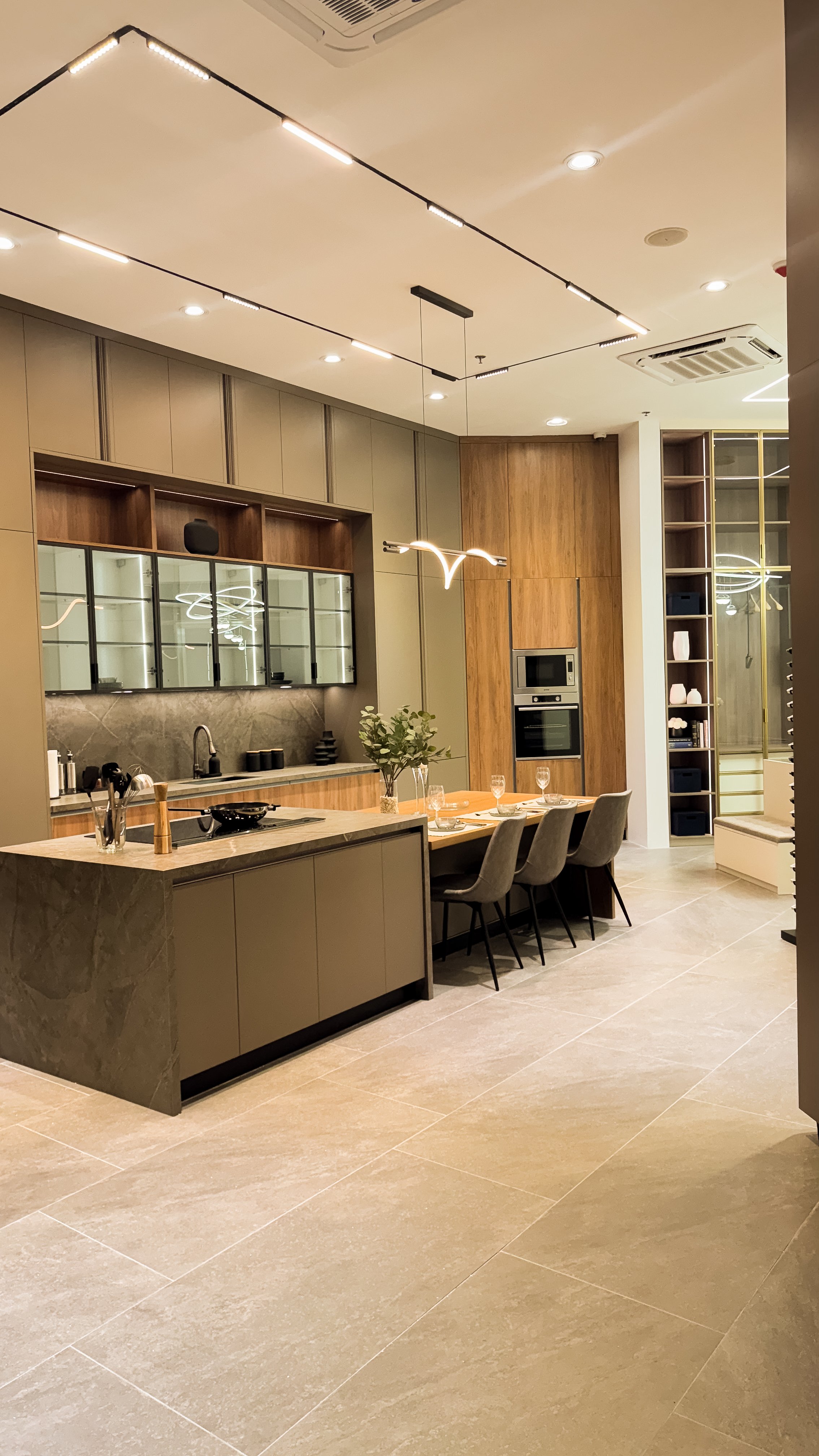 Serving elegance on the table and style in every corner.
