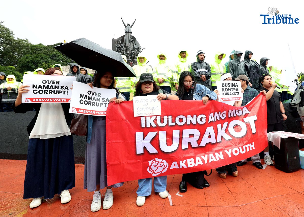 (October 03 2025) Akbayan Party, Akbayan Youth, the Student Council Alliance of the Philippines (SCAP), Youth Against Kurakot (YAK!), and Tindig Pilipinas, stage a Noise Barrage with theme “Magingay sa Edsa” by using horns, whistles and voices, to demand accountability, transparency and genuine reform, on Friday October 3, 2025 at the People Power Monument in Quezon City. Photo/Analy Labor