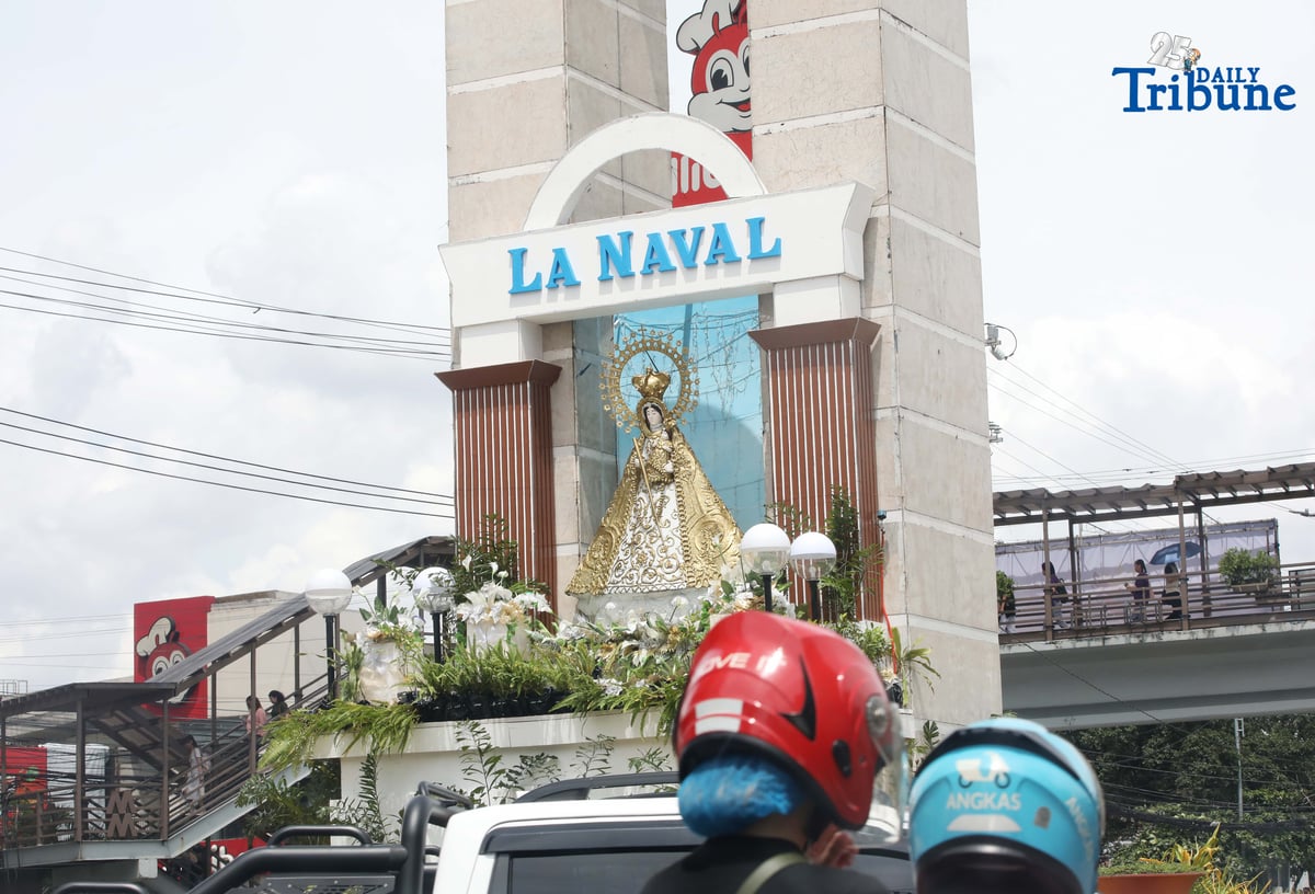 (October 04 2025) Replica of the Blessed Virgin Mary of the Rosary (La Naval) was seen display at Mabuhay welcome Rotonda boundary of Quezon City and City of Manila, on Saturday October 4 2025, days before feast of Our Lady of La Naval, On August 26, 1974, His Holiness Pope Paul VI declared the Blessed Virgin Mary of the Rosary (La Naval) as the Principal Patroness of Quezon City. Photo/Analy Labor