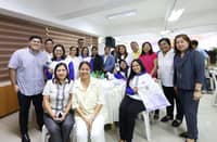 Makati teachers get gifts, praise from Binay