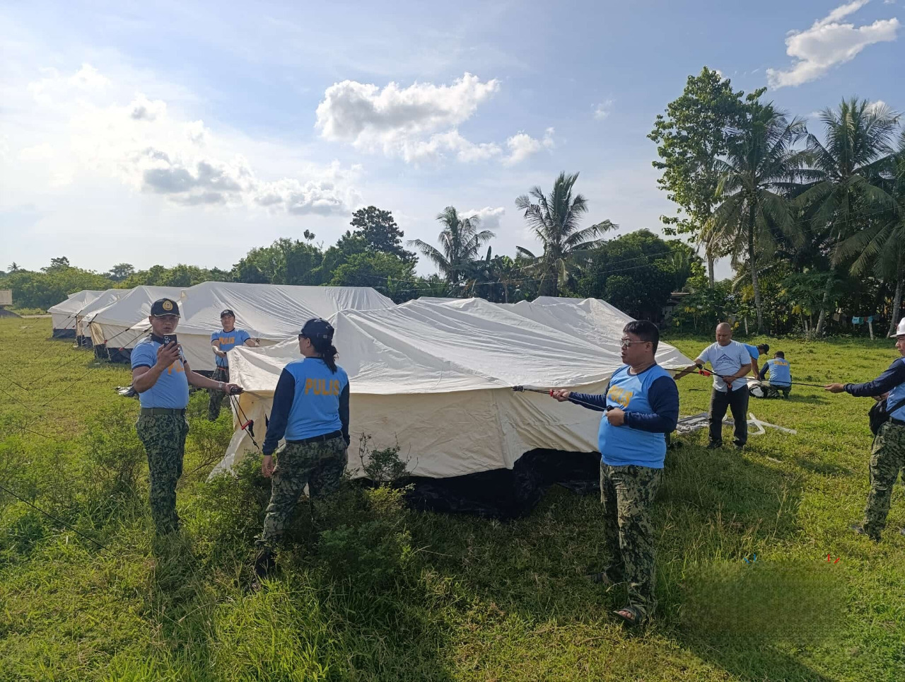 Tent city rises in Bogo, Cebu